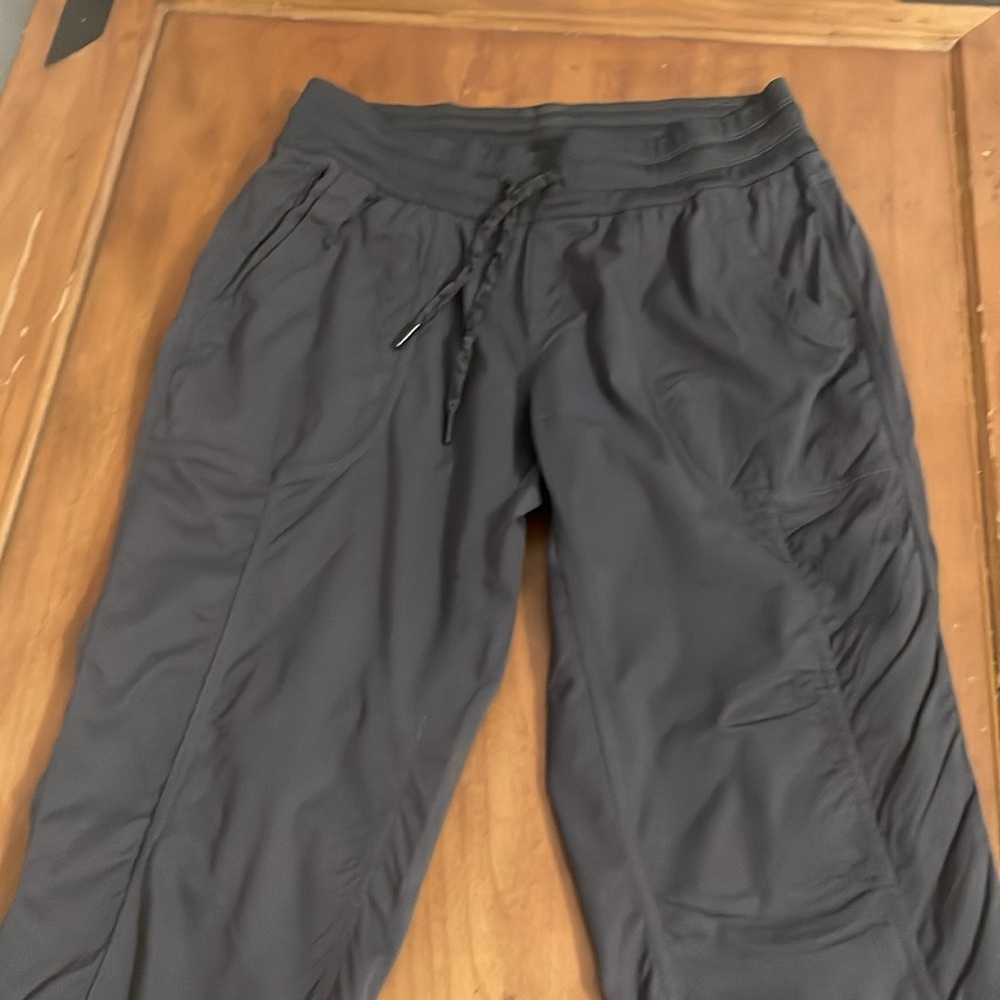 The North Face Nylon Capris Size Medium - Picture 2 of 14